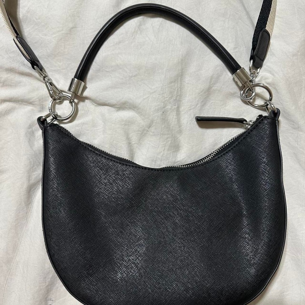 Guess Purse Black Saffiano Hobo Crossbody Shoulder Bag Classic Minimal Neutral - Picture 4 of 8